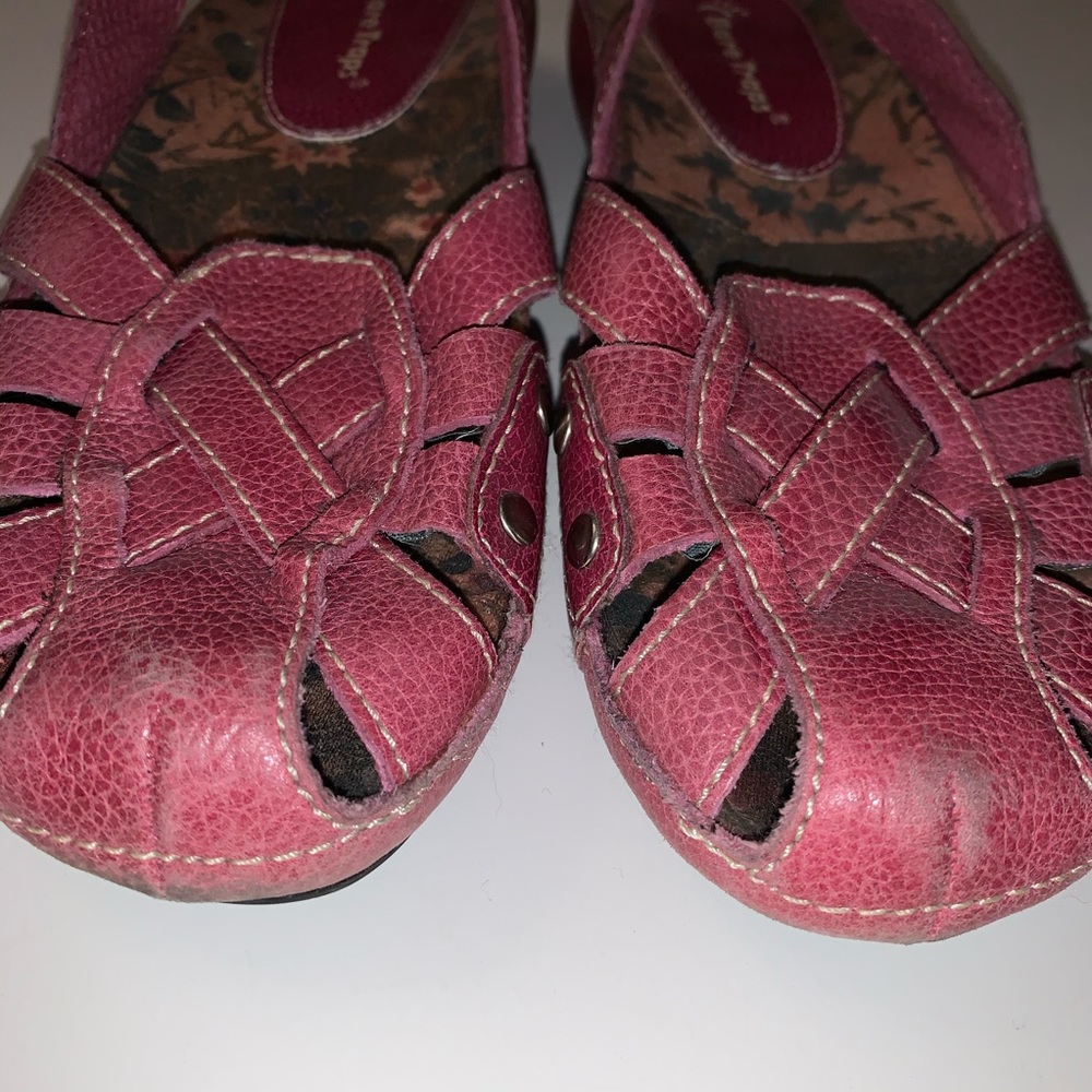 Bare Traps Leather Sandals - Picture 2 of 8